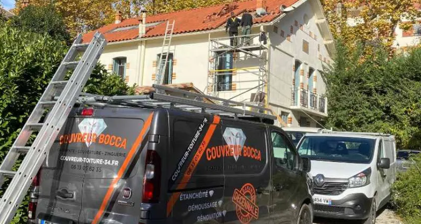 pose de bache sur toit suite à une fuite